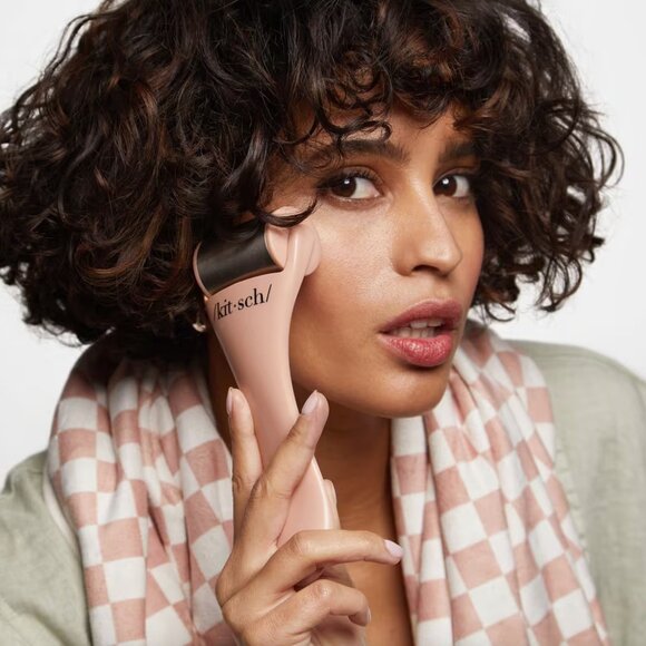 Facial Care Items (Red-Light Device, guasha, and Kit.sch Ice Roller) - Picture 5 of 12